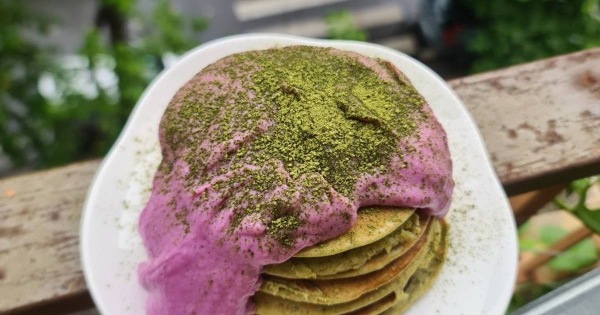 Matcha Pancakes with creamcheese