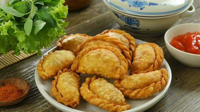 Bánh Gối Nhân Cà Ri