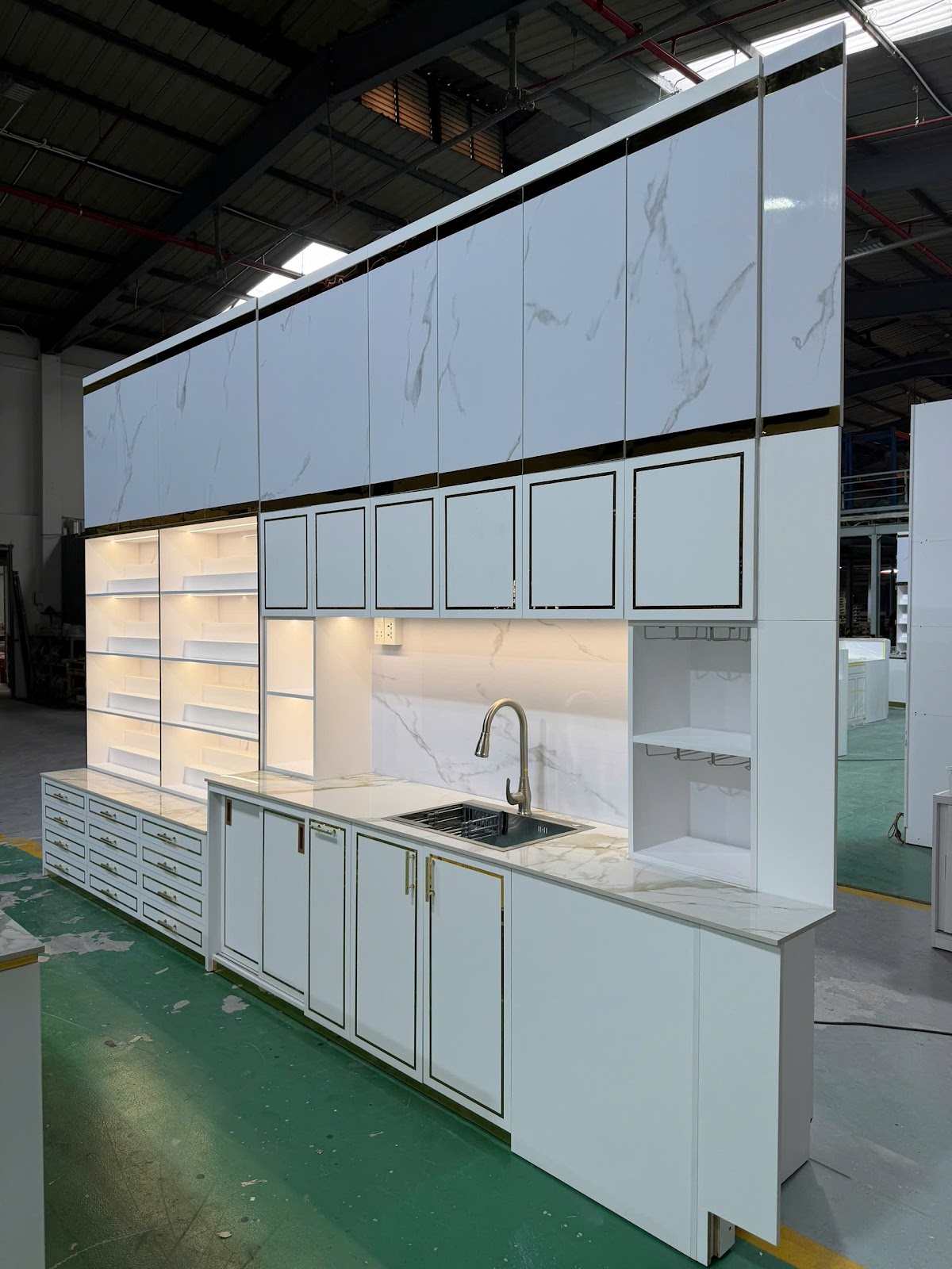 Xưởng sản xuất bàn nail Việt Nam máy CNC và thủ công chất lượng cao