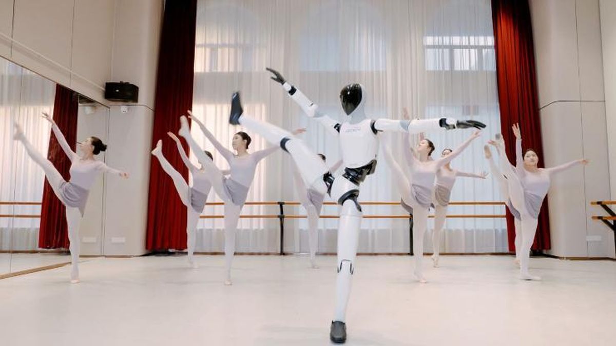 Robot gây kinh ngạc khi múa ba-lê Hồ Thiên Nga thăng hoa trên sân khấu - Tạp chí Người Đưa Tin