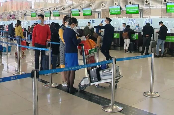 Hủy hàng loạt chuyến bay nội địa do áp lực nhiên liệu - Đài Phát thanh và truyền hình Hà Nội