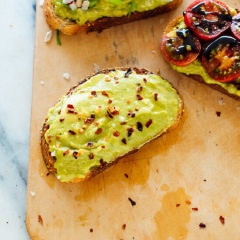 Chỉ với vài thao tác đơn giản là bạn đã có một món bánh mì để ăn sáng tuyệt vời và thỏa sức sáng tạo rồi. Ngoài ra, món này cũng có thể là một món khai vị sang chảnh cho bữa tiệc của bạn đó nha.