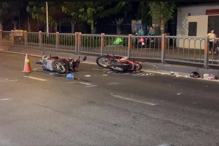 Va chạm xe máy, hai người nguy kịch - Báo Tiền Phong