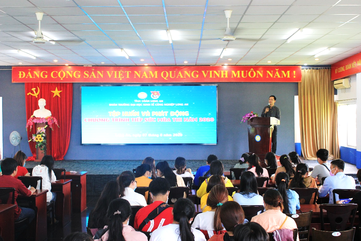 ThS. Nguyễn Minh Khoa – Trưởng phòng QLĐT & Tuyển sinh phát biểu tại buổi tập huấn chương trình Tiếp sức mùa thi 2020