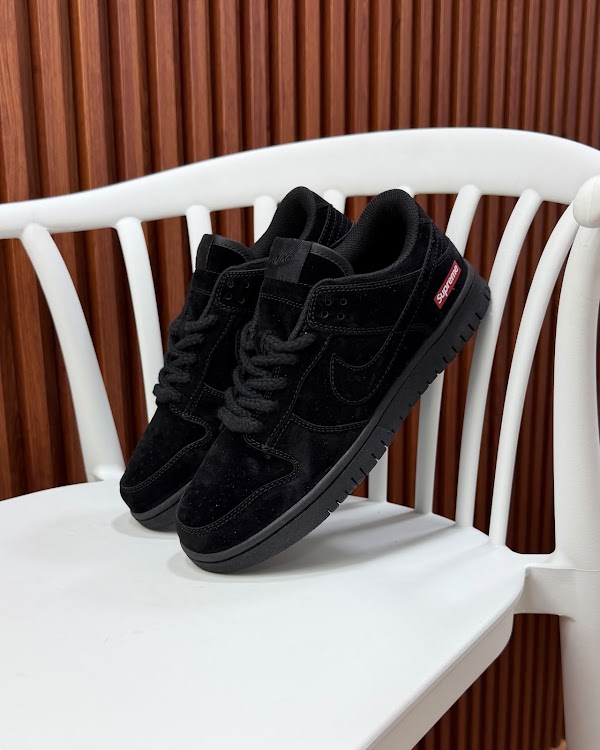 Nike SB Dunk Low Supreme Negro Mate