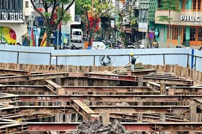 Hà Nội siết kỷ luật thi công các dự án: Tiến độ chuyển động rõ nét - Báo Hà Nội Mới