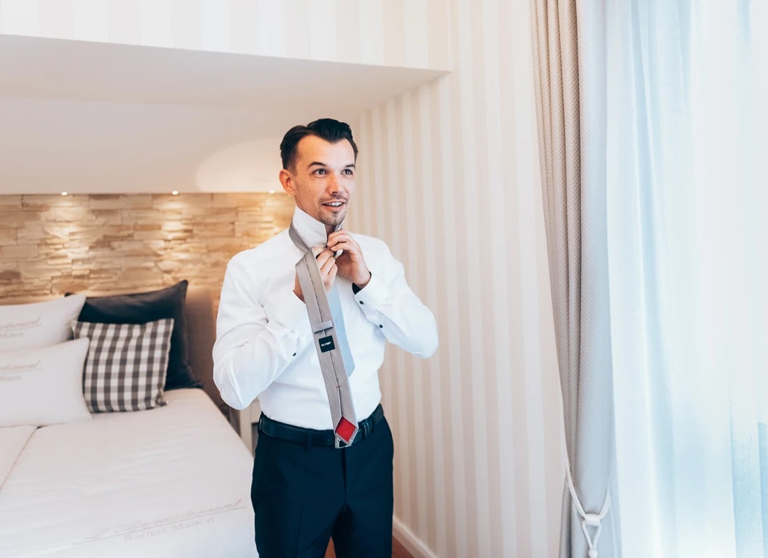 Bräutigam Getting Ready