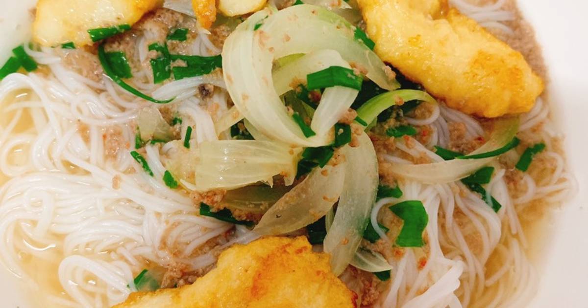 Bún cua chả mực ăn sáng