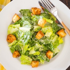 Salad xà lách bánh mì nướng không chỉ đơn giản mà còn dễ thực hiện nữa đấy. Bạn có thể thử làm ngay tại nhà và cảm nhận hương vị tươi mát của rau kèm theo bánh mì giòn giòn đậm vị cực hấp dẫn. Nhanh chóng lưu lại công thức ngay nhé.
