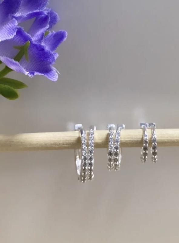 Argola pequena com brilhos, Prateado