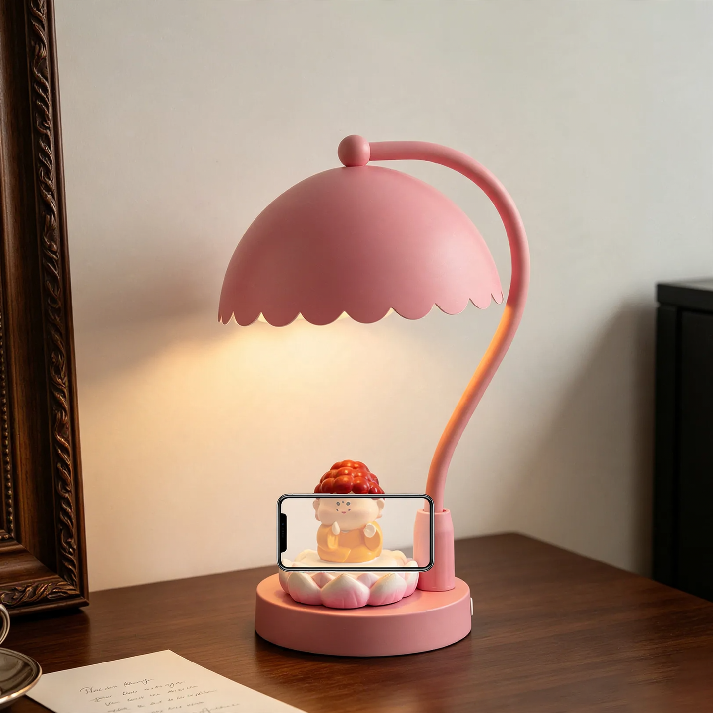Zen table lamp with lotus leaf design