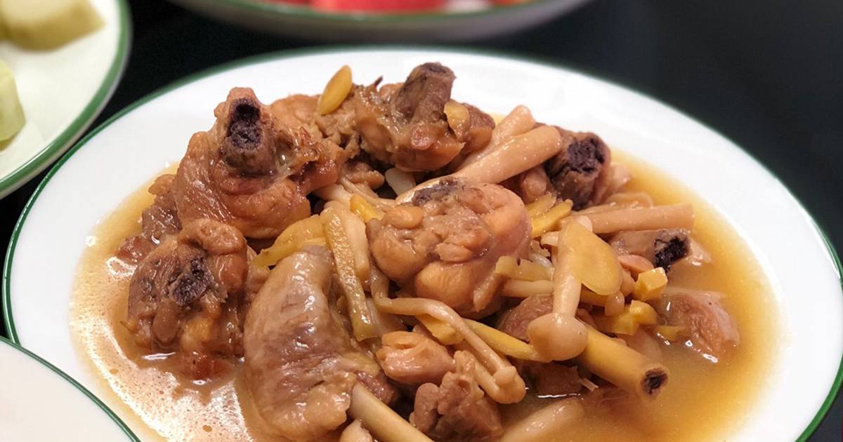 Thịt gà kho nấm hải sản