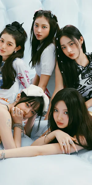 New Jeans, Korean, Asian Wallpaper Background