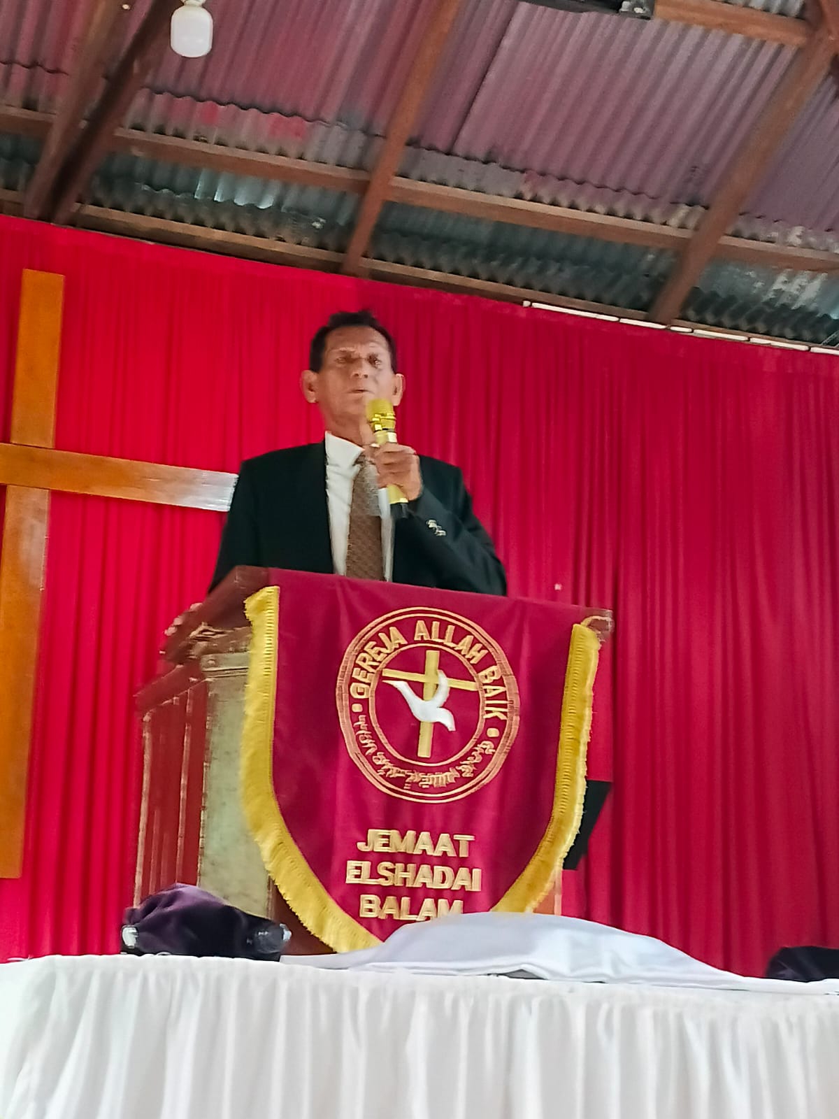 Pdt. Uhir Lumbantobing