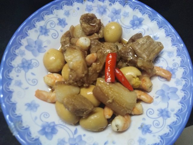 Thịt Kho Tôm Trứng Cút