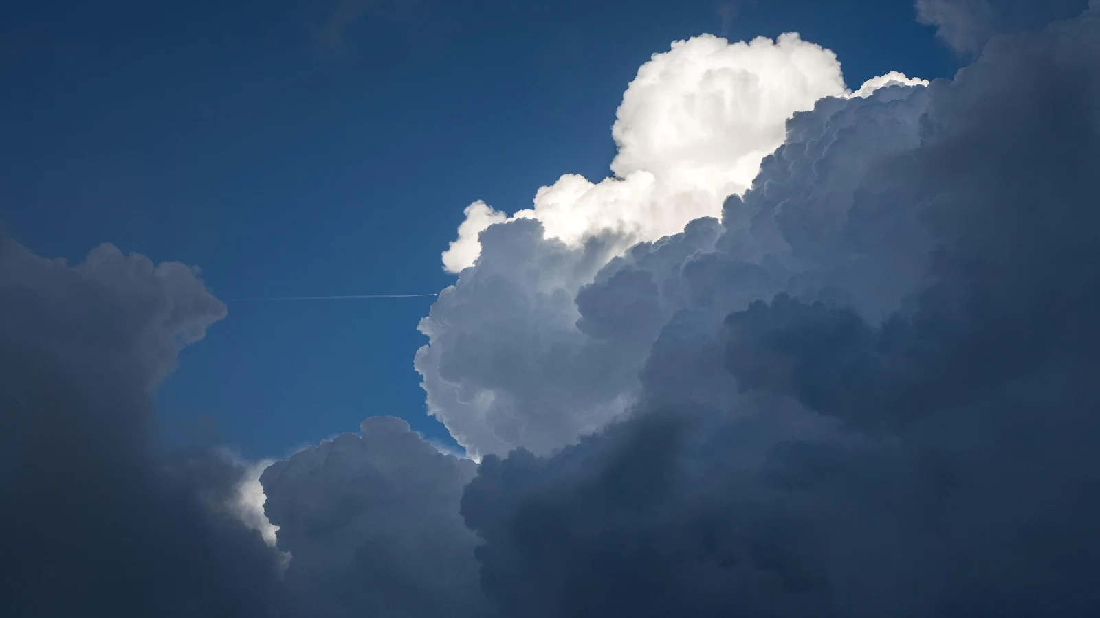 Bright Sunlight On Large Clouds - Nature Photography 4K Wallpaper (4821x2712)