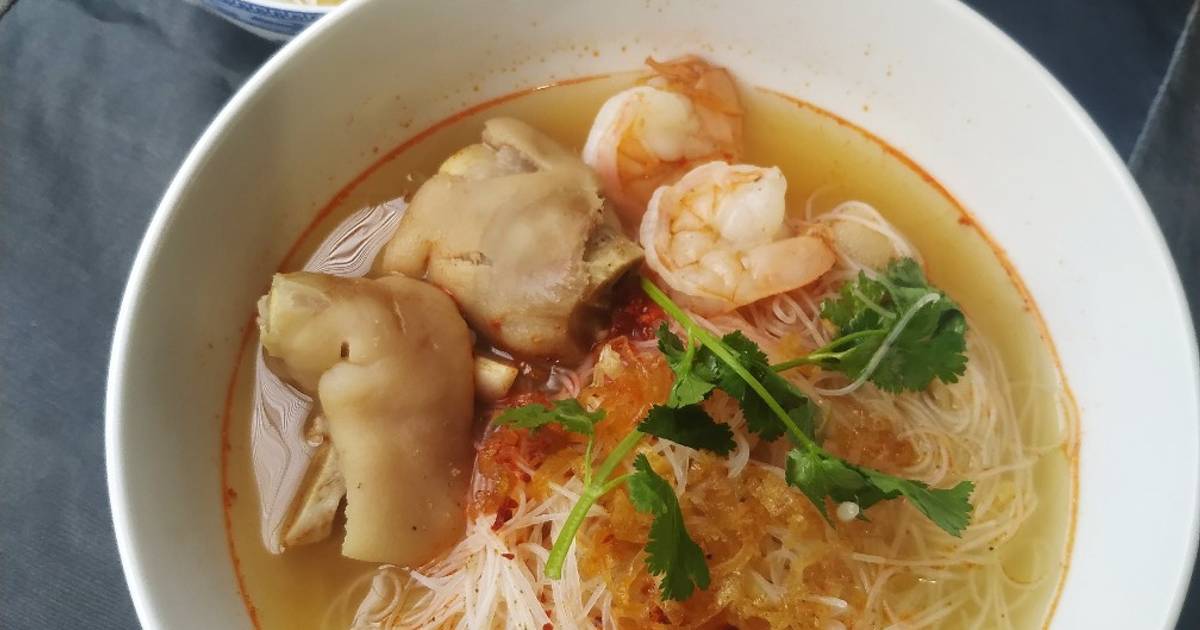 Bún gạo giò heo