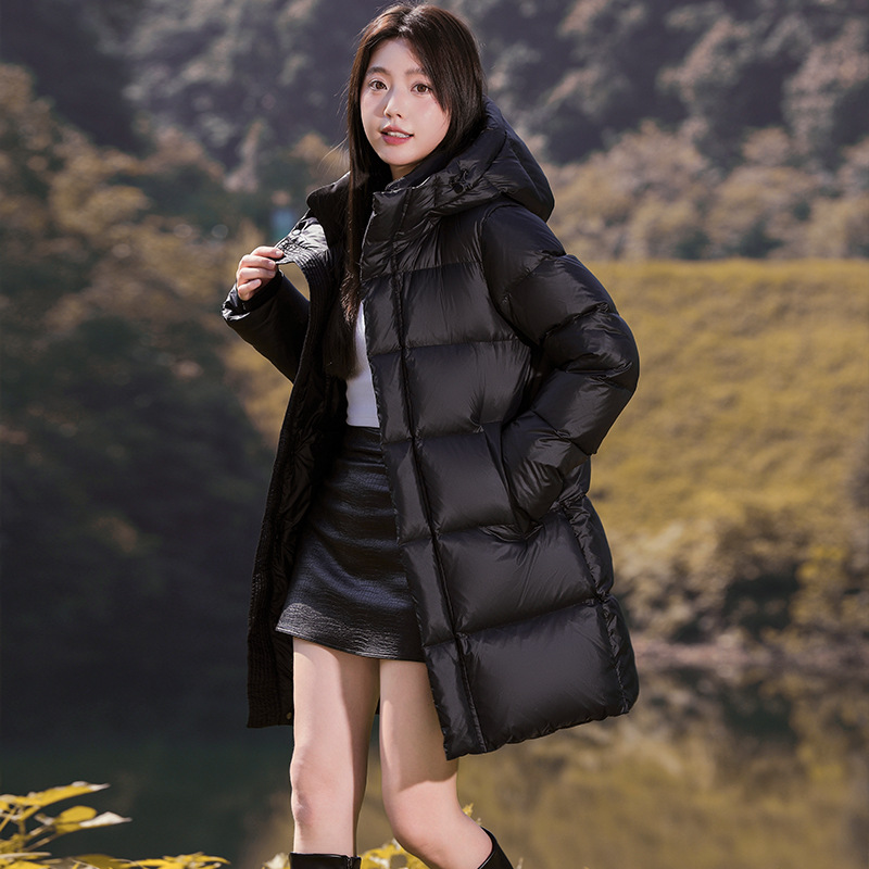 Mid-length women's down coat with 95% white goose down filling