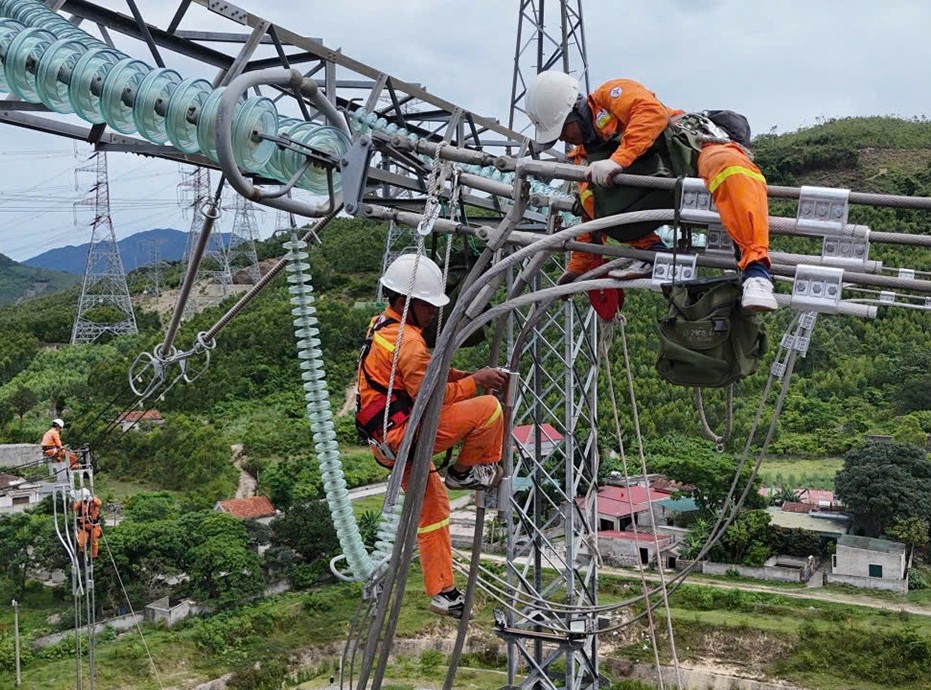 Công ty Truyền tải điện 2 Đảm Bảo Nguồn Điện Ổn Định Trong Đỉnh Điểm Nắng Nóng 2026