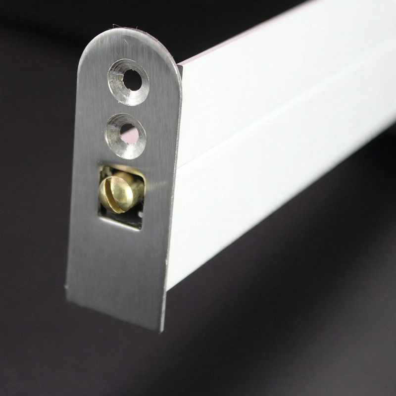 Automatic door seal for sound insulation