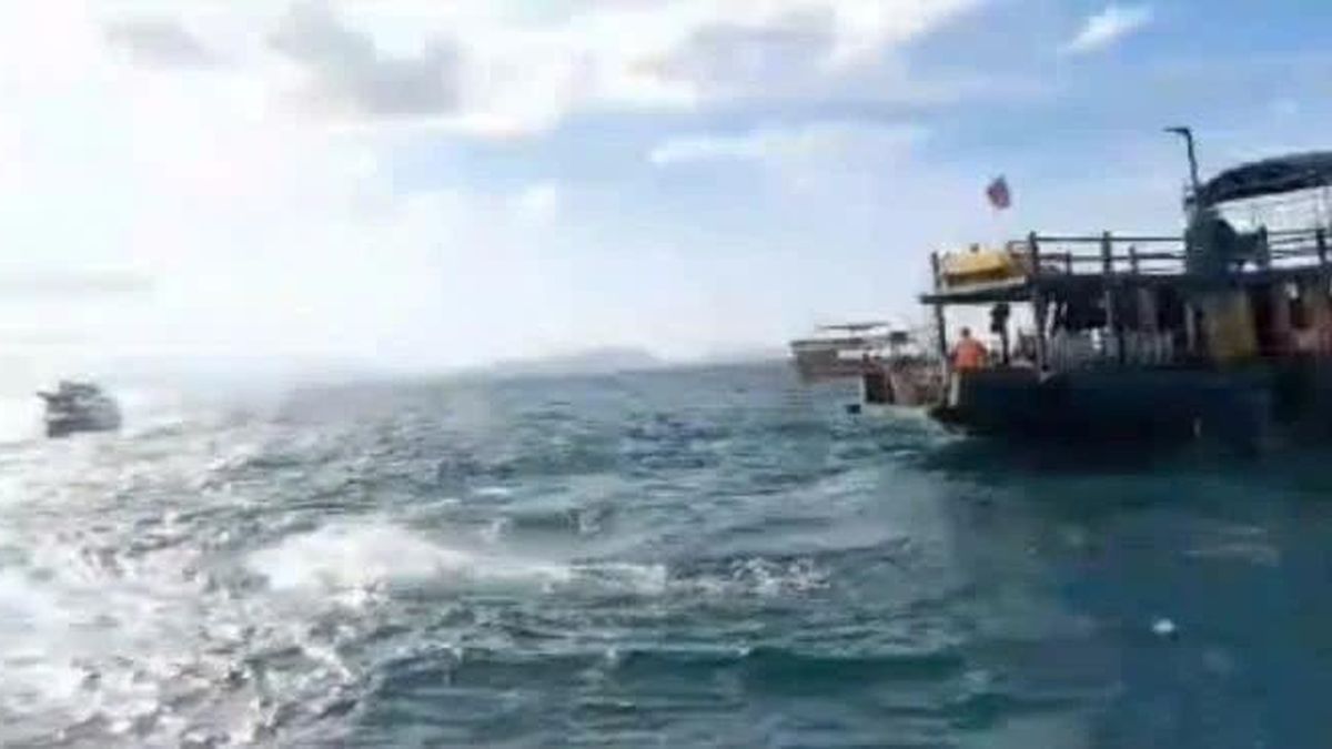Chìm ca nô du lịch trên biển Cửa Đại - Báo Tiền Phong