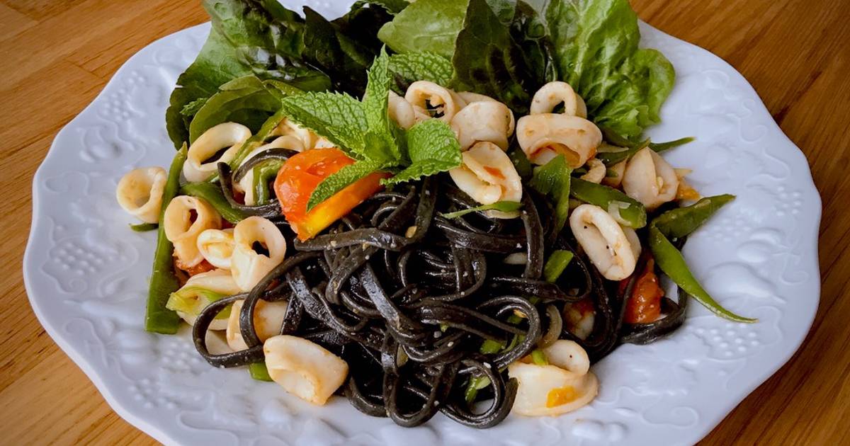 Mì Dẹp Đen Xào Mực Ống