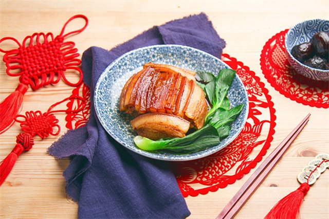 Thịt Hấp Chà Là Sốt Tương