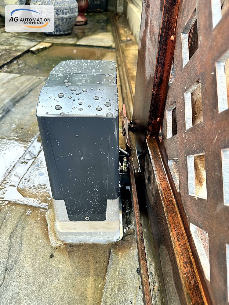 Lắp đặt cổng tự động Quận 8: nhà thấp, hay ngập thì chọn motor nào
