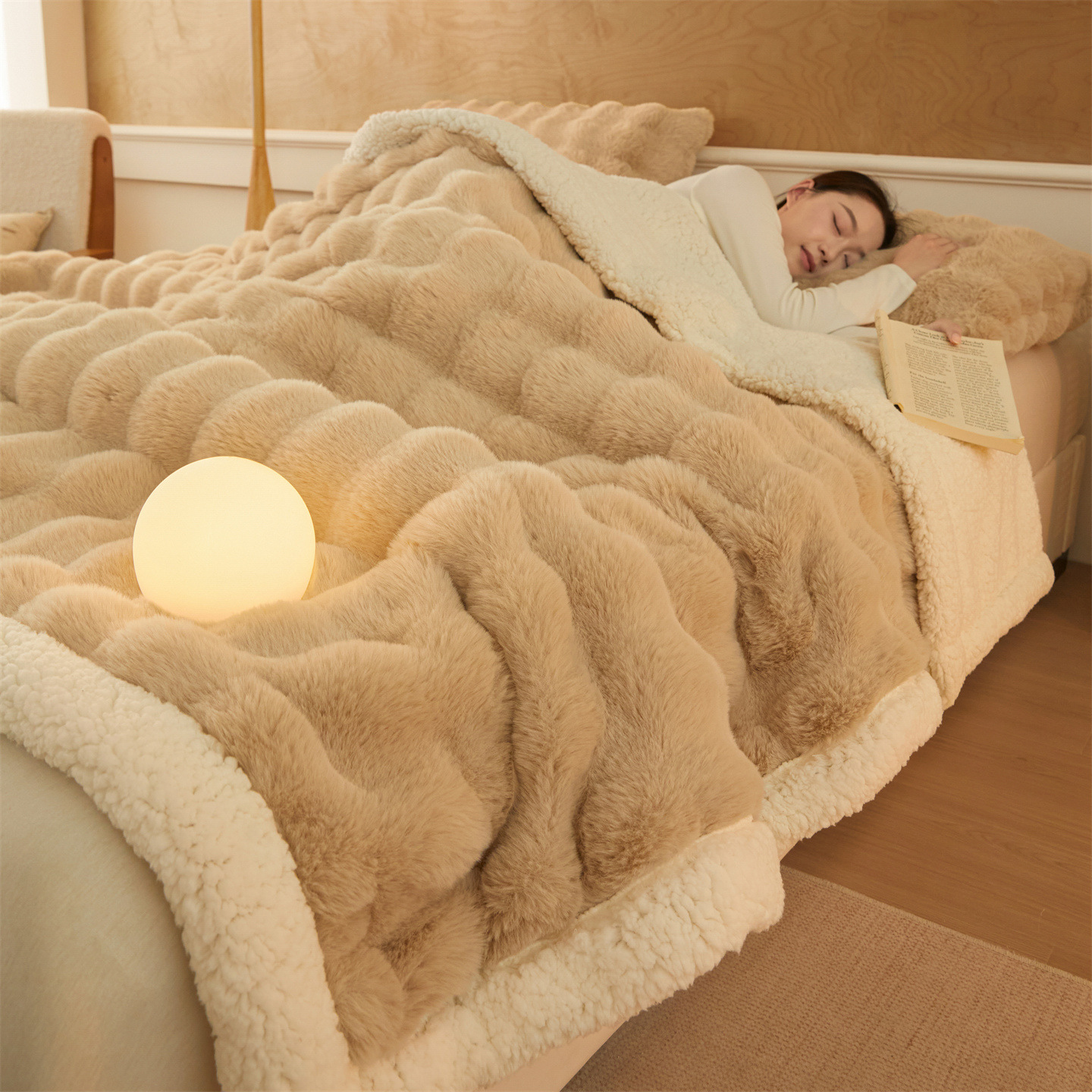 Soft faux fur blanket in rabbit fur look