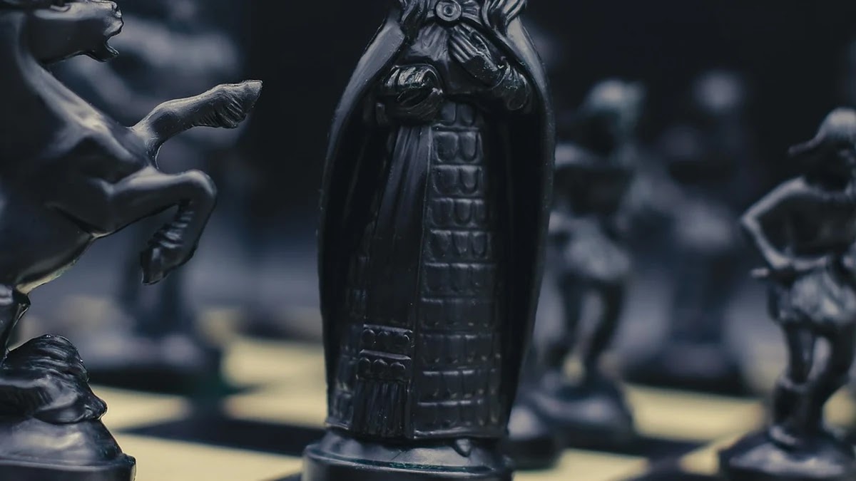 비판적 사고를 방해하는 인지 편향과 논리 오류 사례