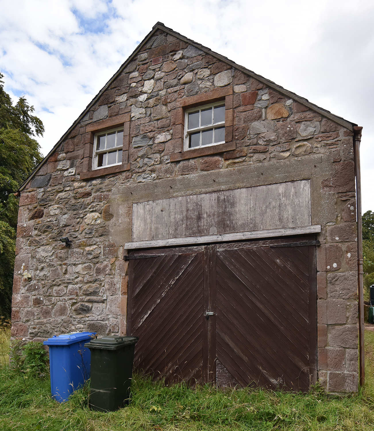 Udale_story_coachhouse_left_Udale0822_09.jpg