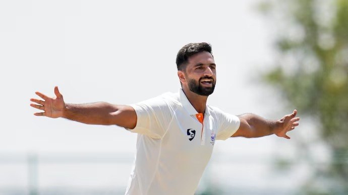 Auqib Nabi Joins Surrey for Crucial New Zealand Tour Prep