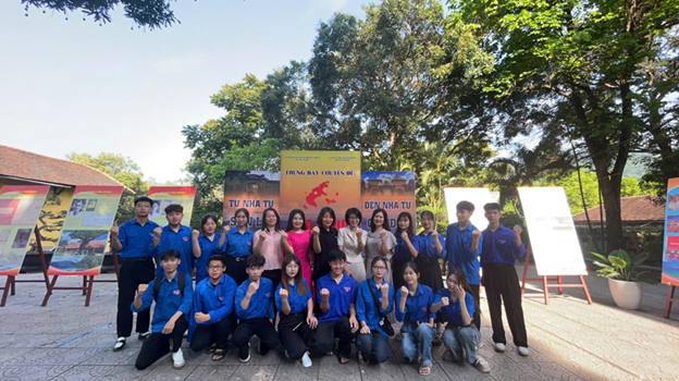 Khoa Khoa học Xã hội tham dự triển lãm chuyên đề “Từ nhà tù Sơn La đến nhà tù Côn Đảo - Địa ngục trần gian”