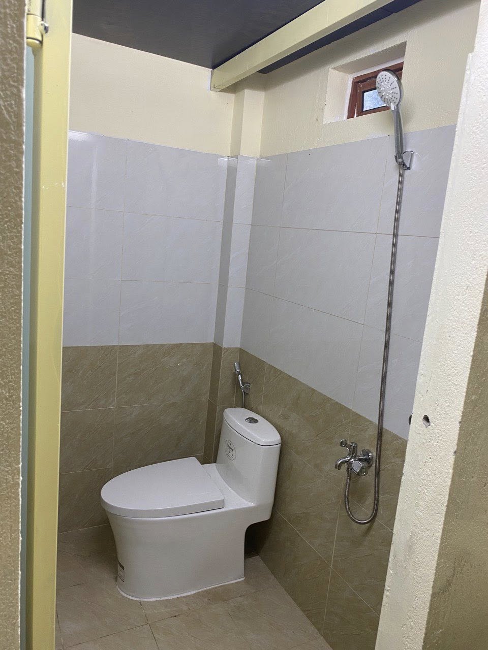 Cuối tháng mình chuyển đi nên cần nhượng lại phòng cho ai cần. 3