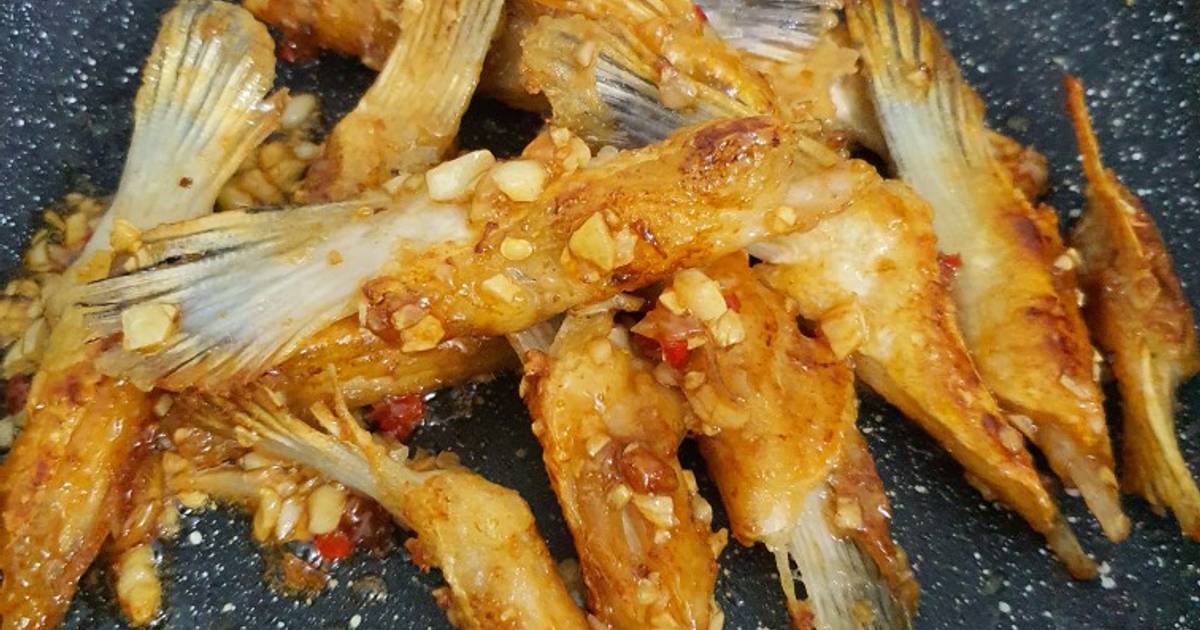 Vây cá hồi chiên nước mắm