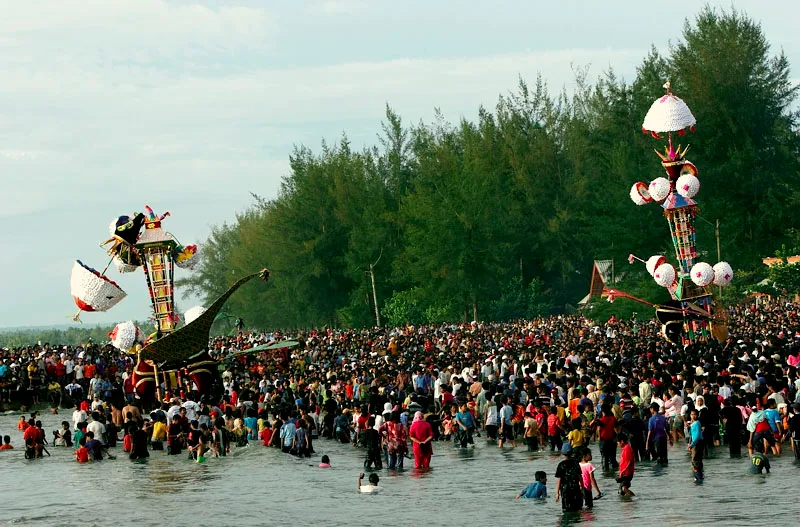 Pariaman: Pelabuhan Sejarah dan Pesona Pantai Barat Sumatra