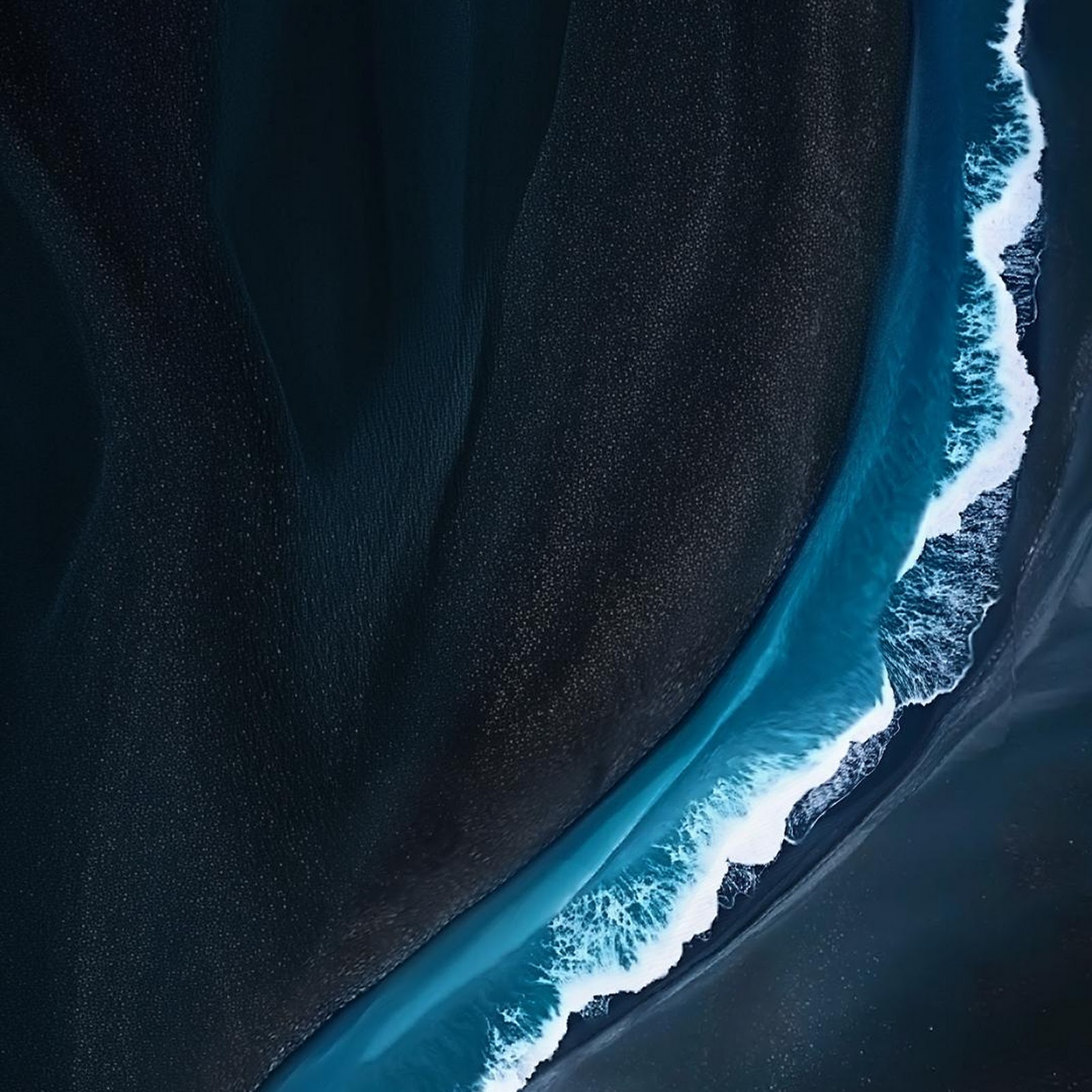 Download Dark Sand and Turquoise Water Full HD iPhone
