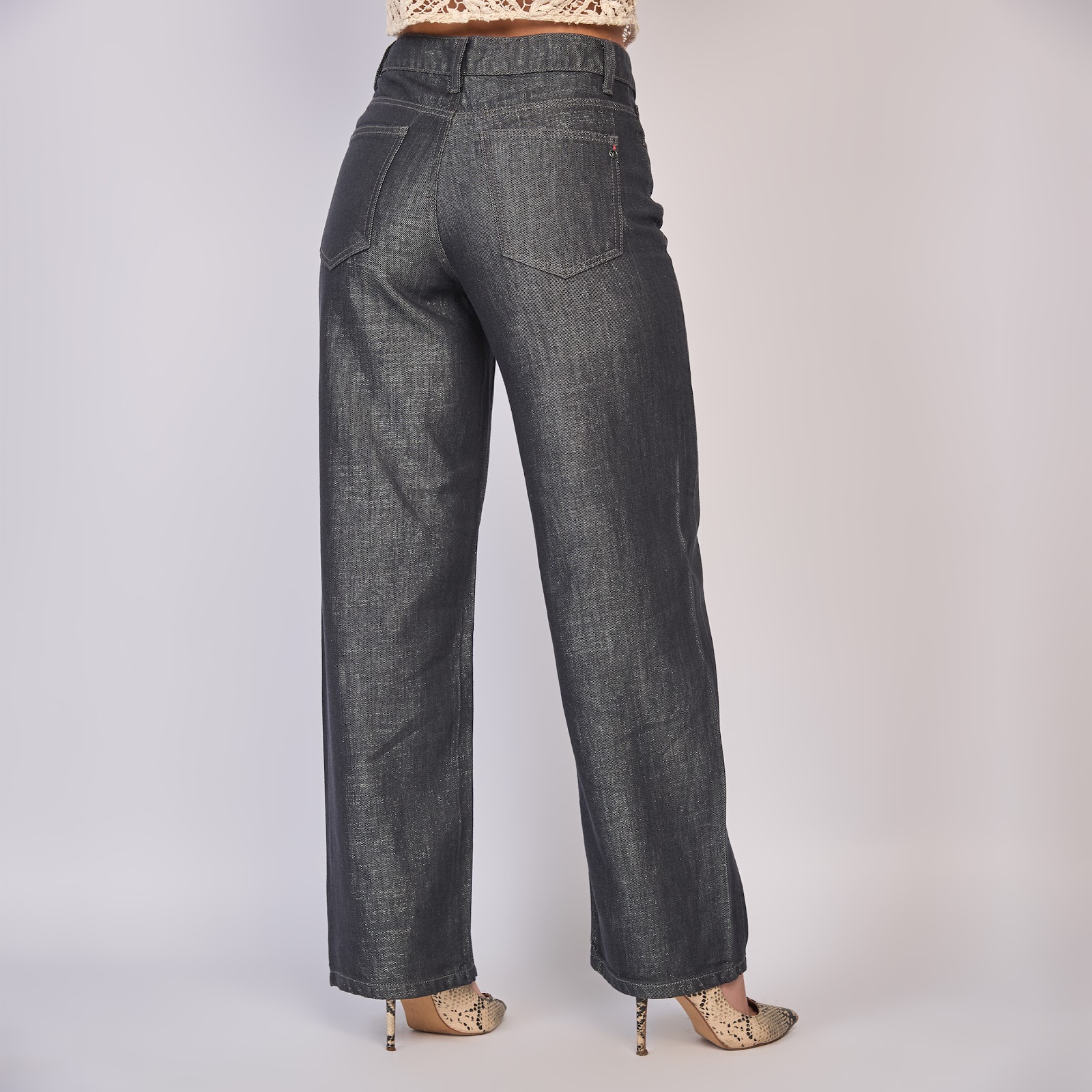 Jean dama straight tiro alto rígido con destellos metalizados, color Gris oscuro - Vista 7