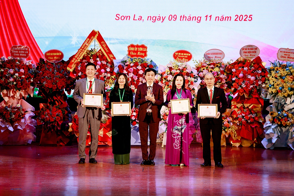 Hân hoan trong ngày hội Kỷ niệm 65 năm Ngày thành lập Trường Đại học Tây Bắc (1960 - 2025) và 43 năm Ngày Nhà giáo Việt Nam (1982 - 2025)