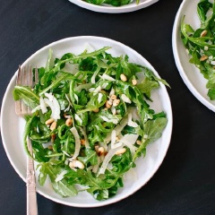 Thưởng thức thôi nào. Món salad thật hấp dẫn đúng không nào? Hương vị mới lạ, món ăn đầy màu sắc này sẽ là lựa chọn tốt nhất cho bữa cơm ngày hè của gia đình bạn