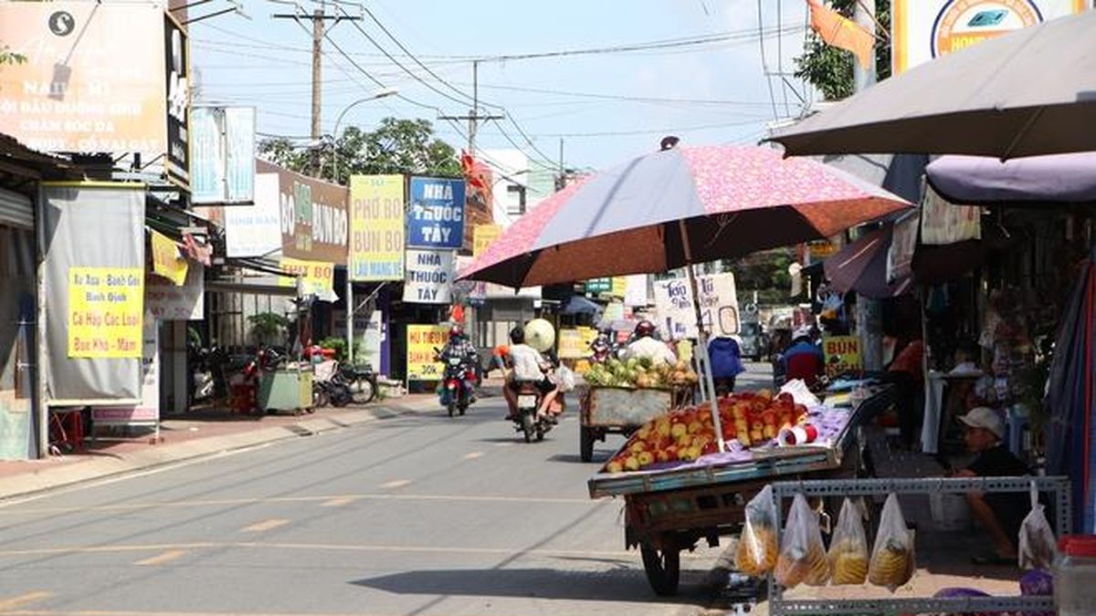 Lấn chiếm lòng đường, vỉa hè: Công an rời đi là tái lấn chiếm - Báo Người Lao Động
