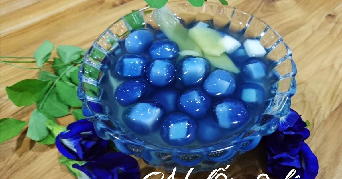 Chè bột lọc bọc dừa màu hoa đậu biếc