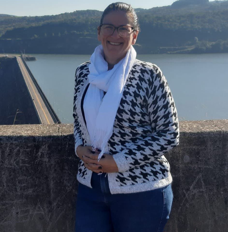 Elisângela Souza Saiber