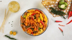 Chân gà giòn sần sật, trứng non béo ngậy cùng các topping mề gà, tai heo, sụn gà hấp dẫn, đầy ụ quyện cùng vị chua của xoài và cóc, chút mặn mà của sa tế chắc chắn đây sẽ là món ăn chơi trên cả tuyệt vời cho cả gia đình bạn nhâm nhi, Còn chờ gì nữa mà không xắn tay áo vào bếp và thực hiện ngay thôi!