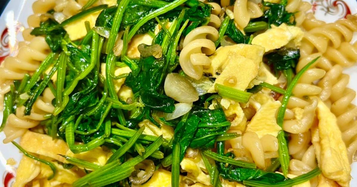 Nui Xào Bó Xôi Và Trứng 🥚🥬