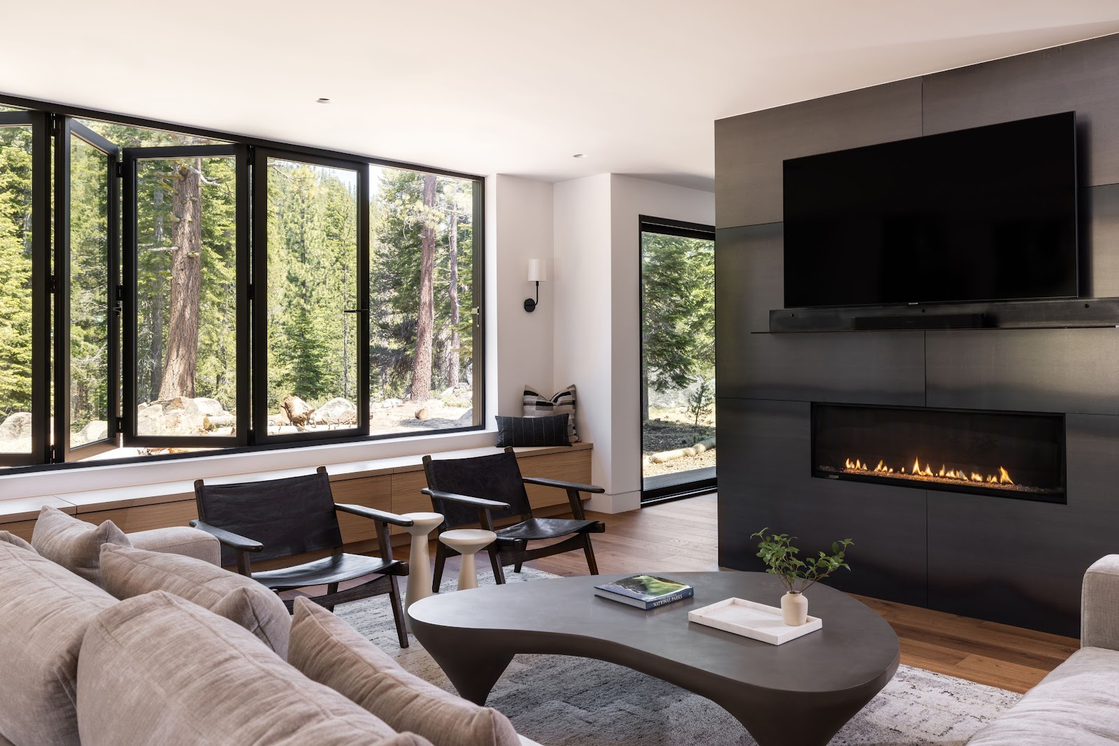 Olympic Valley, California, USA — 5-Bed Cabin With Hot Tub 3
