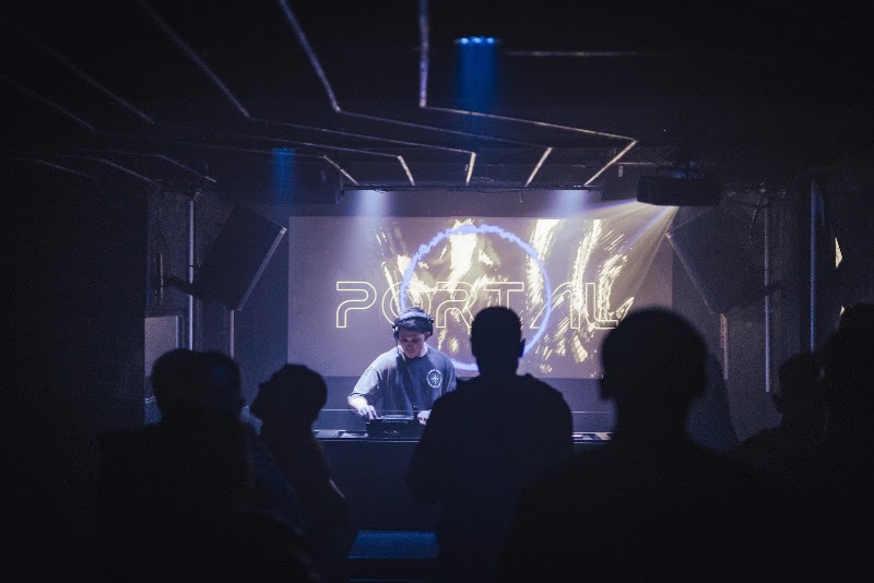 PORTAL 002 en Emile Club — foto 15