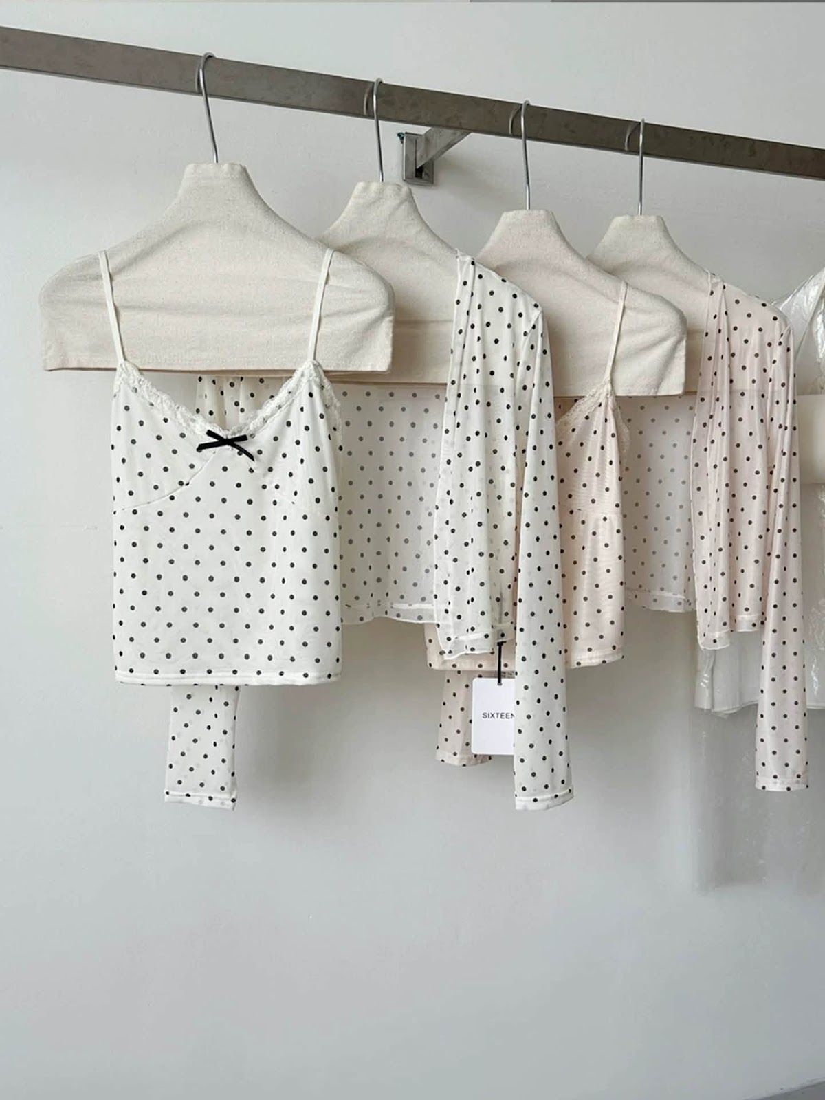Set áo dài tay chấm bi kèm áo hai dây XONXEN SHOP 5426 – Image 2