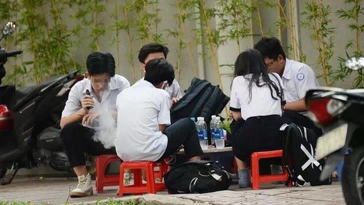 Ngăn chặn thuốc lá điện tử xâm nhập học đường - Báo Lào Cai