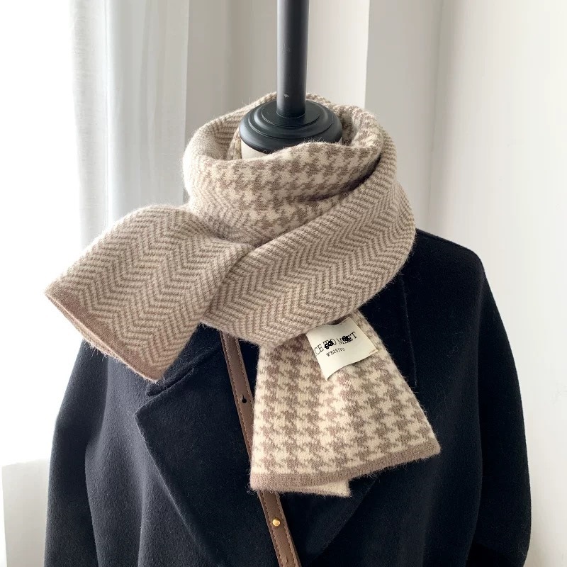 Reversible scarf with houndstooth pattern, 165x23cm